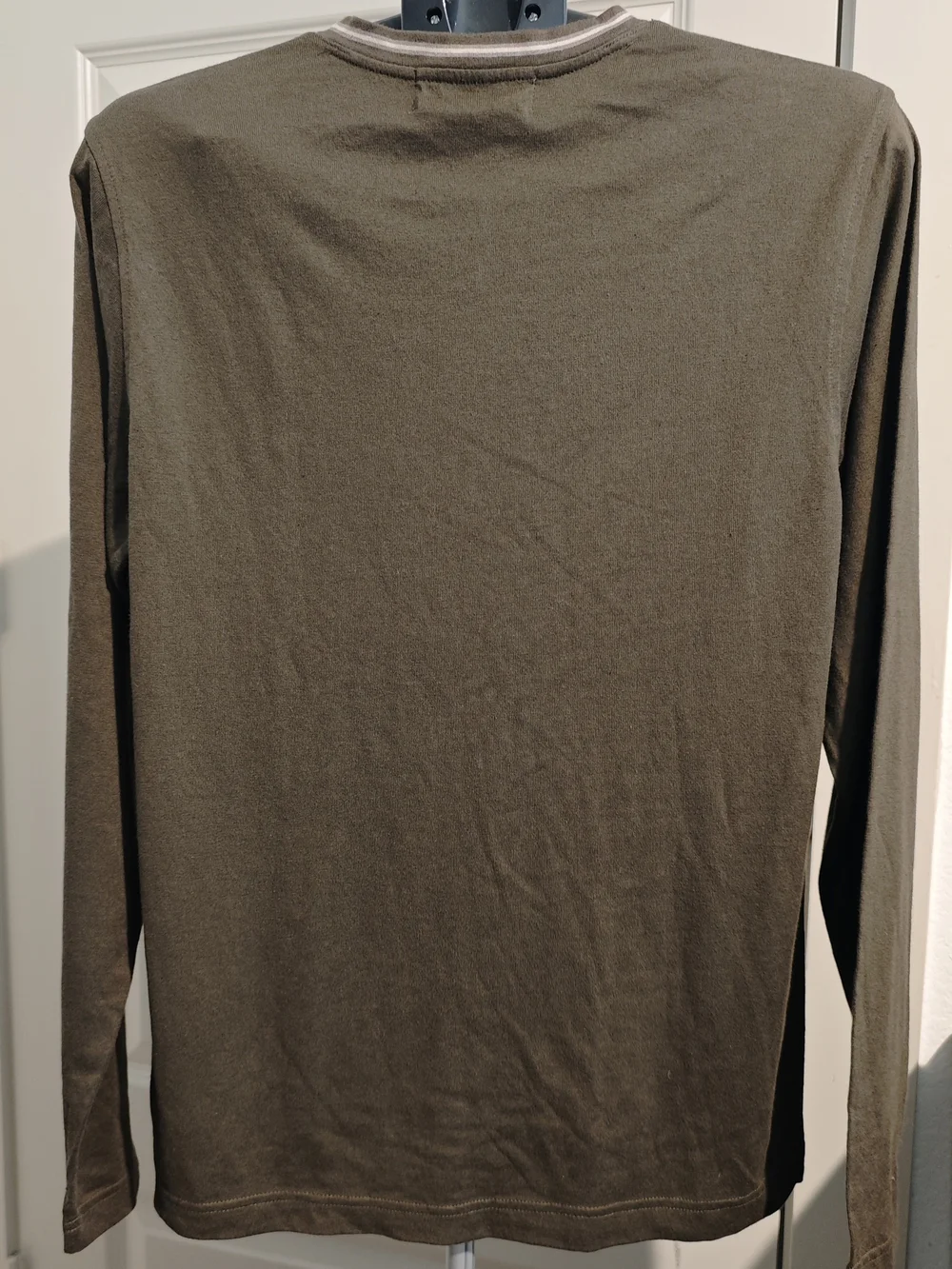 Banana Republic Men's Long Sleeve V‑Neck Shirt in Olive Brown Size M